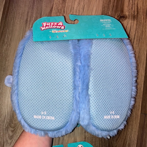 Squishmallows slippers
Fazzamallow Harvey The Walrus
Kids Size 2/3 & 4/5
NWT - Picture 3 of 4